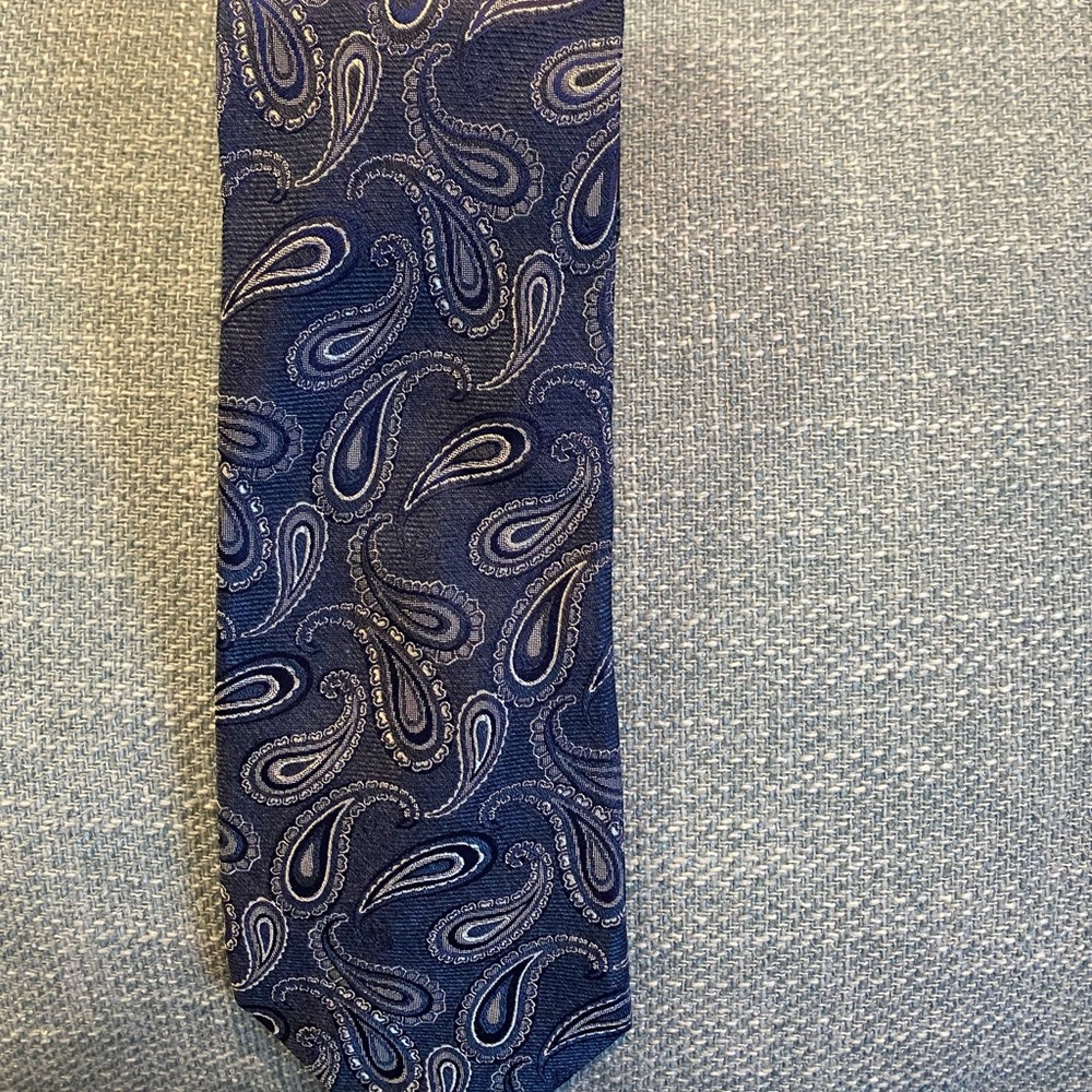 Men’s tie - Picture 2 of 3